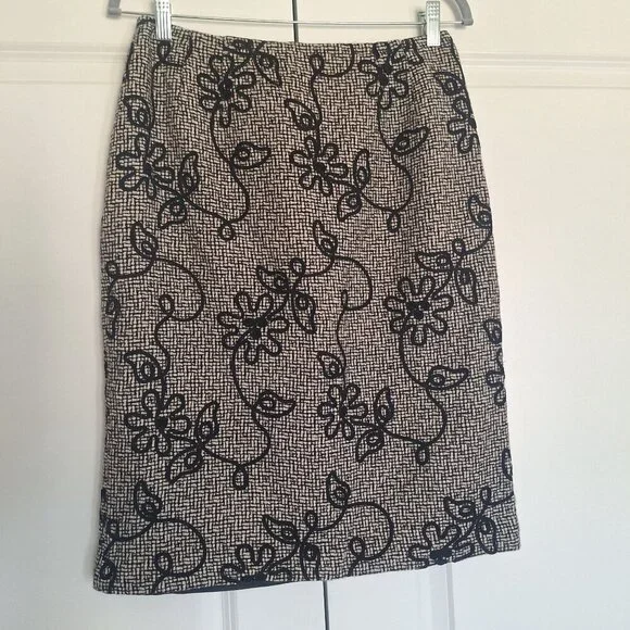 💙 Talbots Floral Embroidered Wool Pencil Skirt Size 8 Fall Warm Classy Preppy - Picture 2 of 8